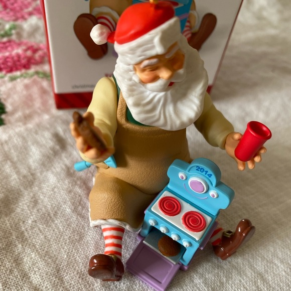 Hallmark’14 Toymaker Santa Series - Picture 7 of 13